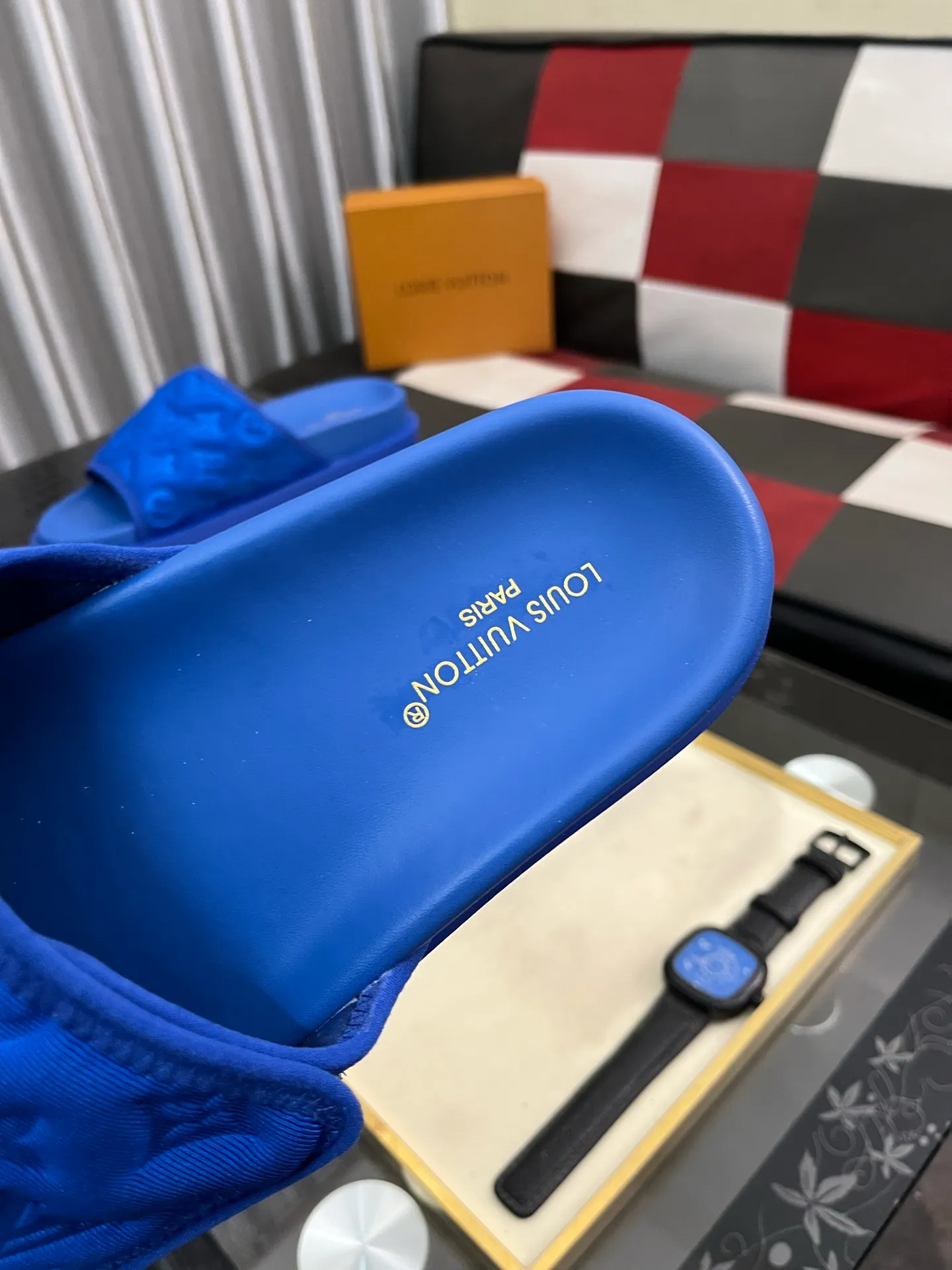 Men's men's shoes💰320⌚️⌚️[Louis Vuitton LV slippers] (high-end cowhide) counter 1:1 fashion style summer must-have! The designer used LV’s iconic outsole. The original simple slippers instantly become fashionable! The upper is made of flexible special cowhide leather straps alternately, and the workmanship is exquisite! A must-have for stylish men in summer, size 38-44